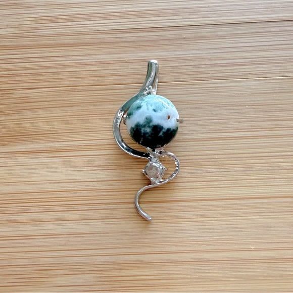 Jewelry - Silver and Agate Natural Stone Necklace Pendant